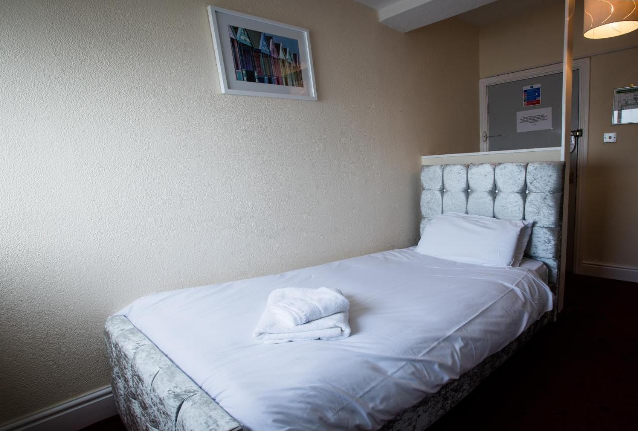 Delmont Hotel Скарборо Экстерьер фото