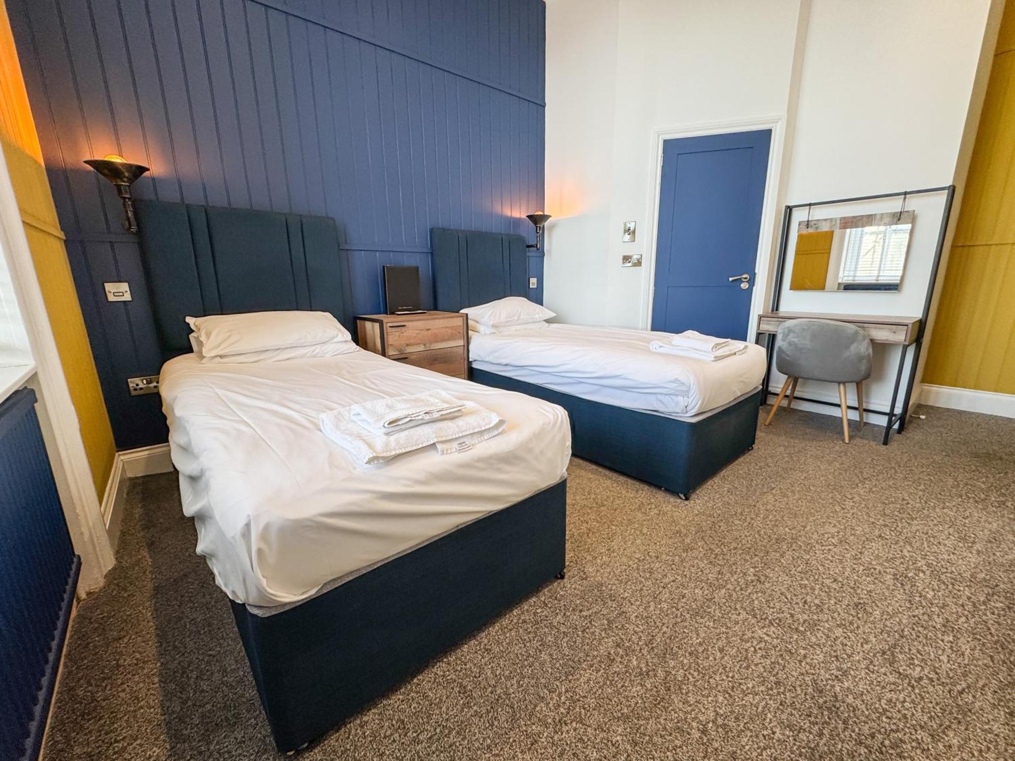 Delmont Hotel Скарборо Экстерьер фото