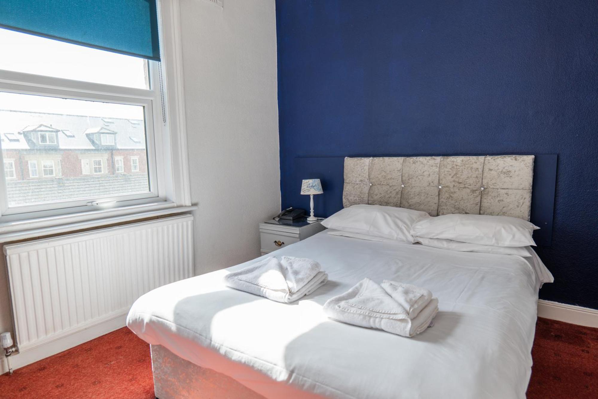 Delmont Hotel Скарборо Экстерьер фото