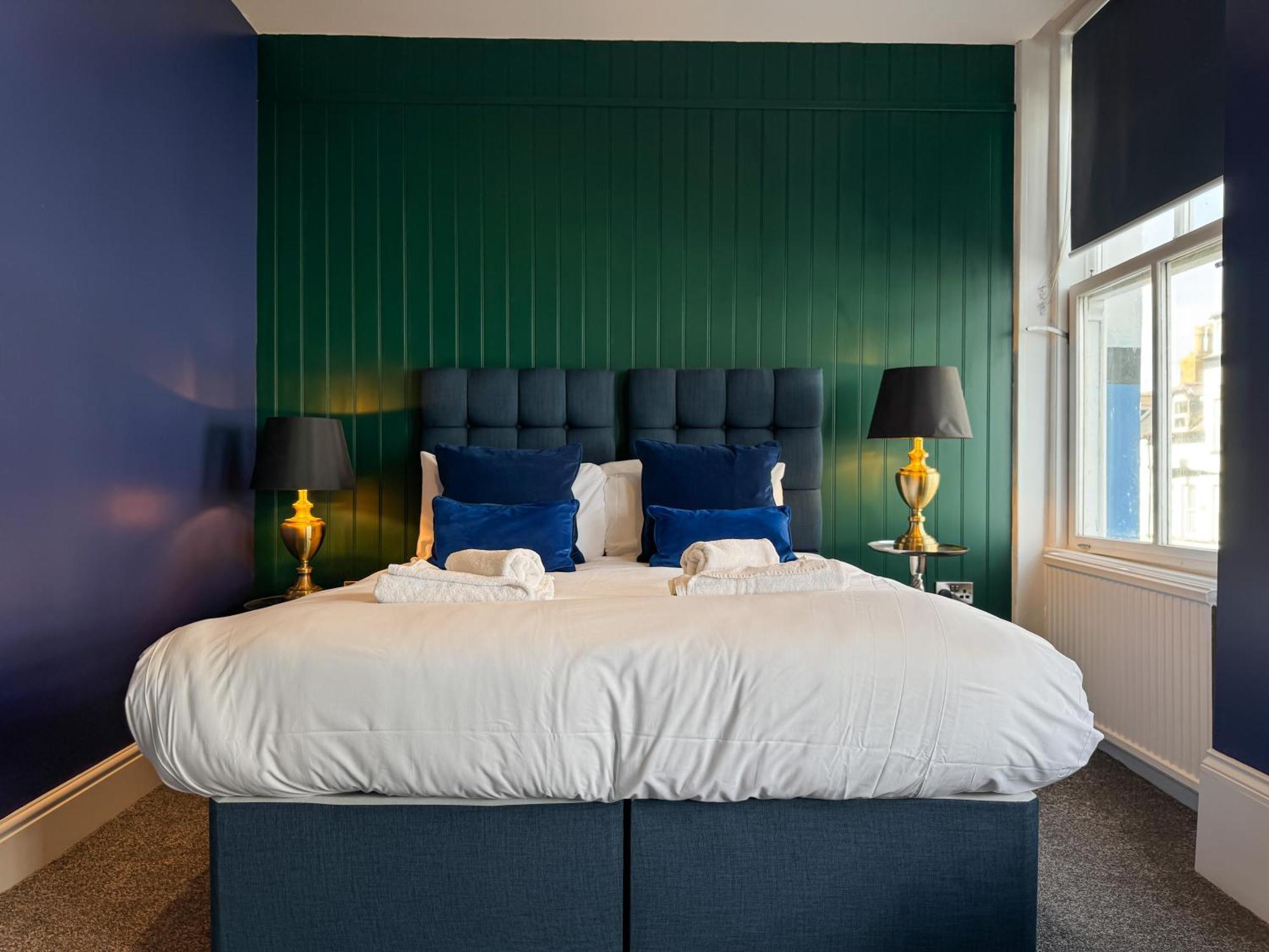 Delmont Hotel Скарборо Экстерьер фото