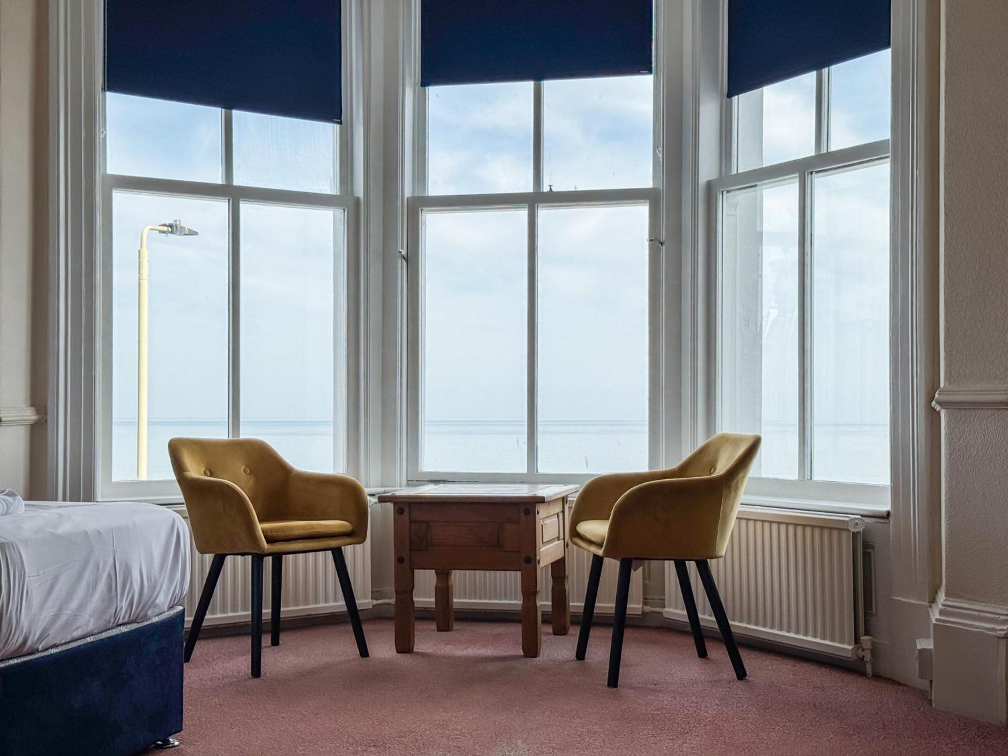 Delmont Hotel Скарборо Экстерьер фото
